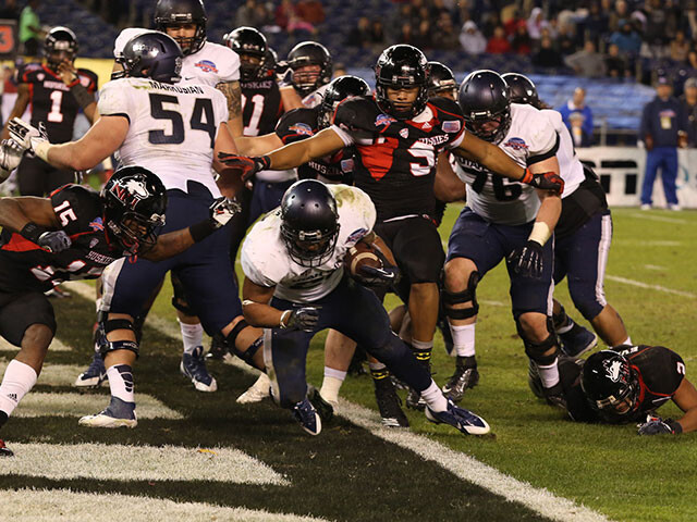 2013 Poinsettia Bowl at Qualcomm Stadium: Utah State defeated Northern Illinois 21-14