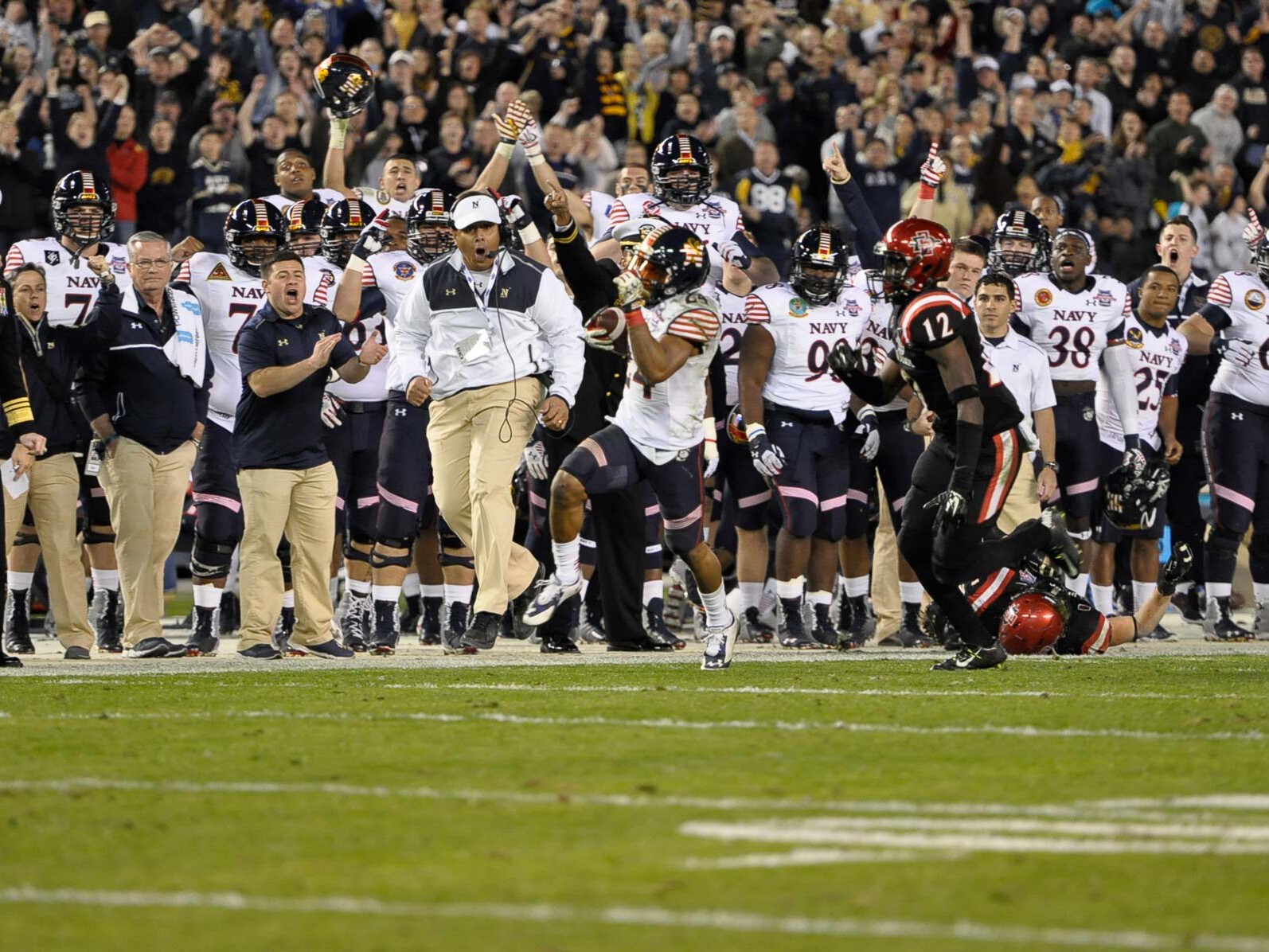 2014 Poinsettia Bowl at Qualcomm Stadium: Navy defeated San Diego State 17-16