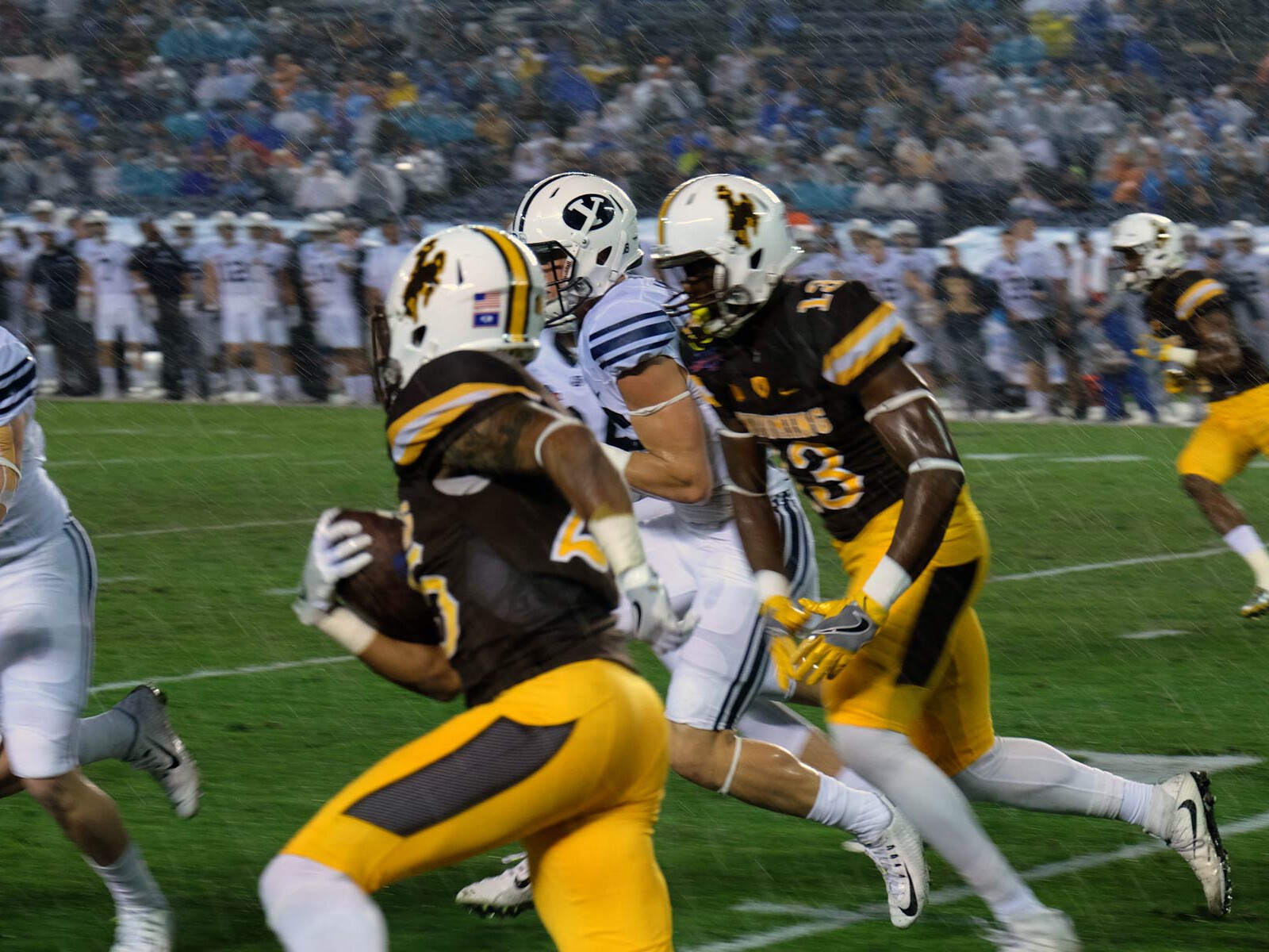 2016 Poinsettia Bowl at Qualcomm Stadium: BYU defeated Wyoming 24-21