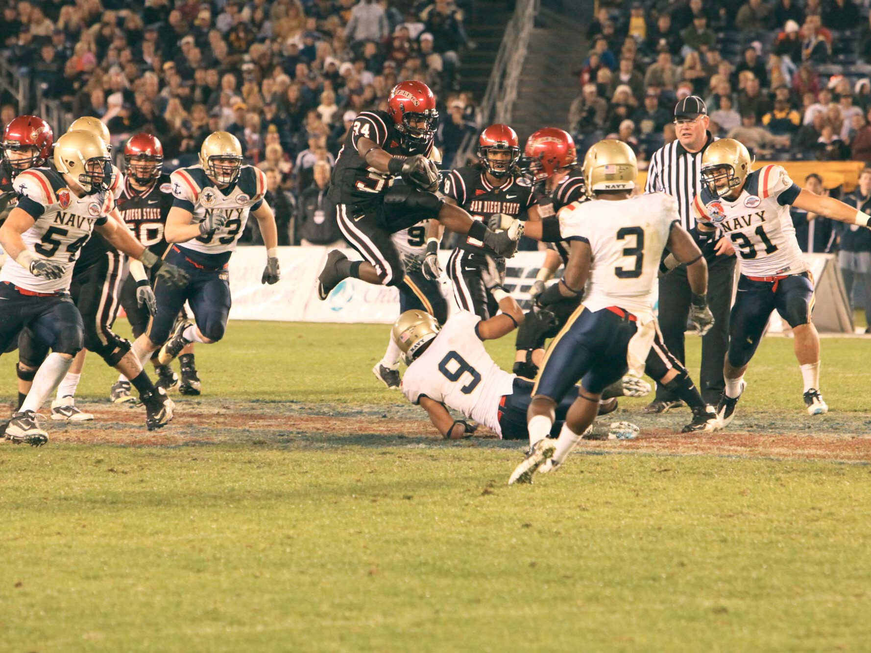 2010 Poinsettia Bowl at Qualcomm Stadium: San Diego State defeated Navy 35-14